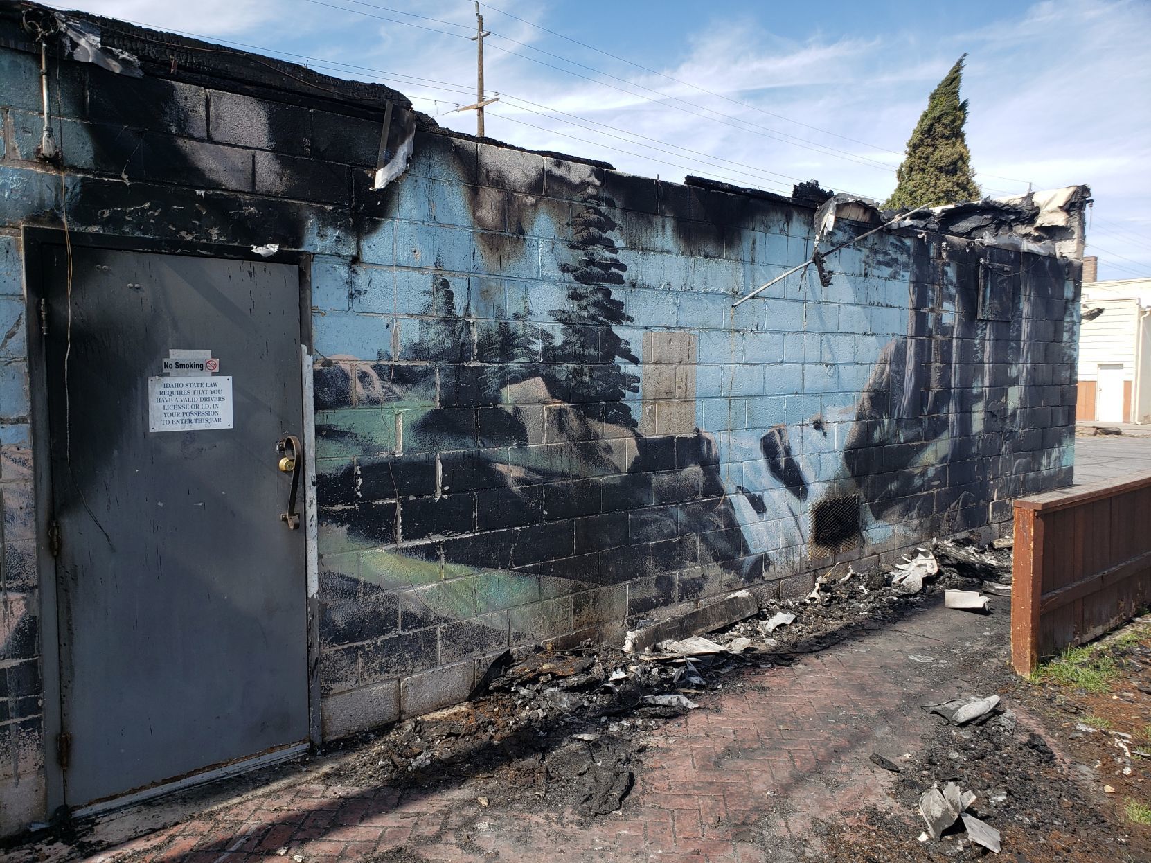 5 Mile bar fire, exterior shot